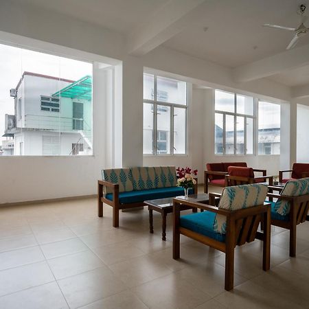 Hotel Oviya Vavuniya Zewnętrze zdjęcie