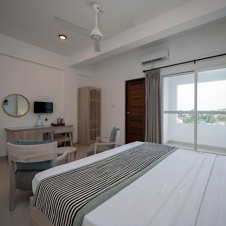 Hotel Oviya Vavuniya Zewnętrze zdjęcie