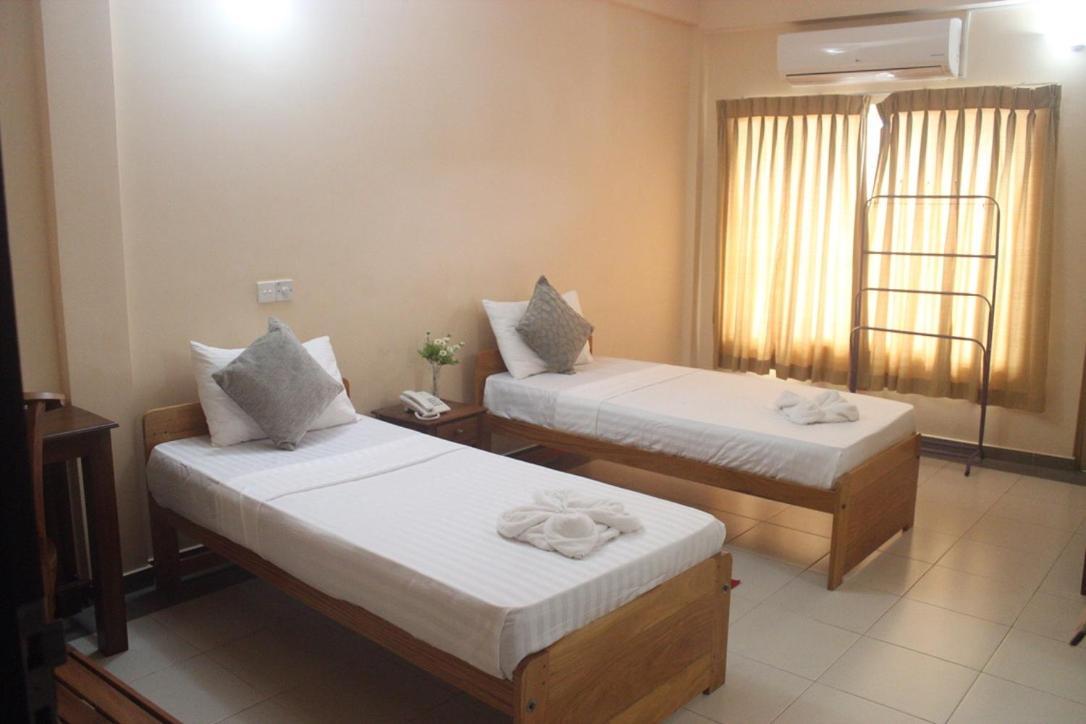 Hotel Oviya Vavuniya Zewnętrze zdjęcie