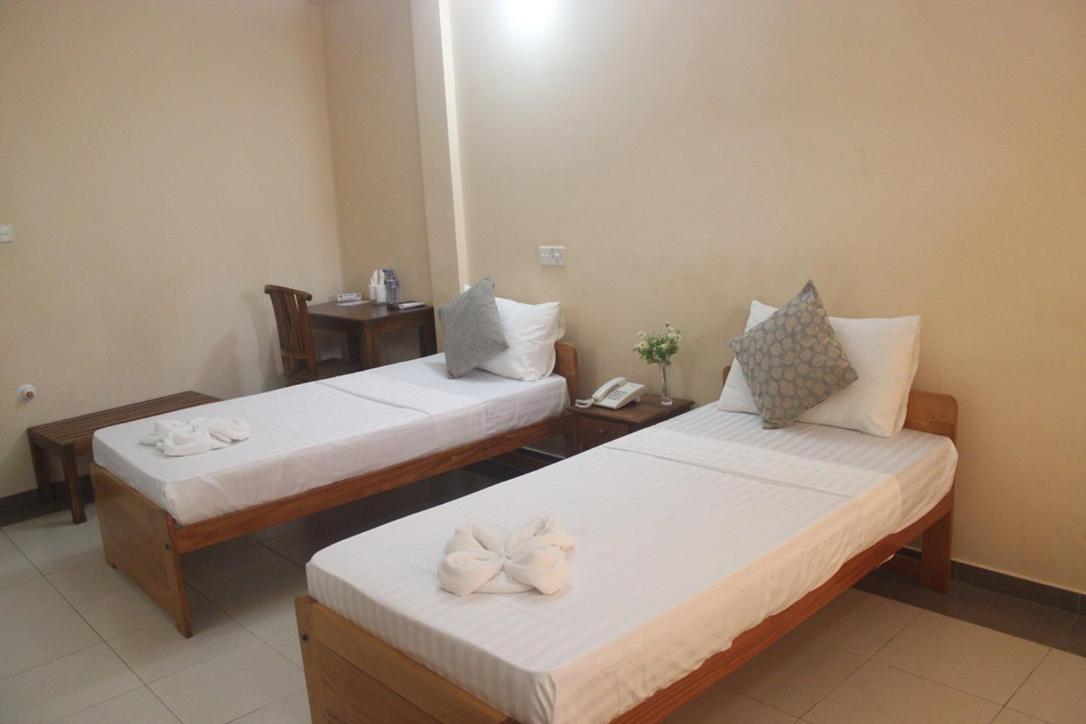 Hotel Oviya Vavuniya Zewnętrze zdjęcie