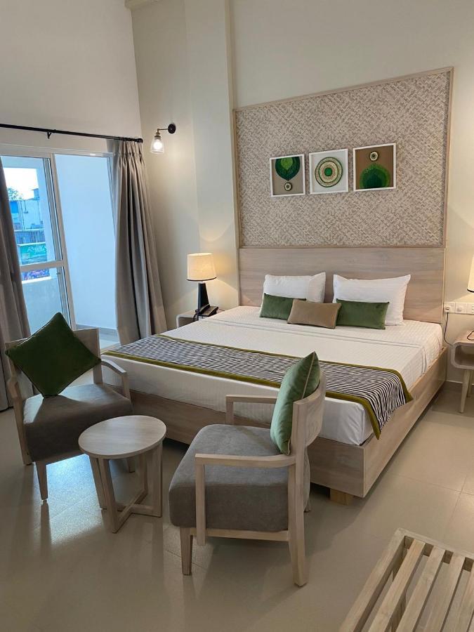 Hotel Oviya Vavuniya Zewnętrze zdjęcie