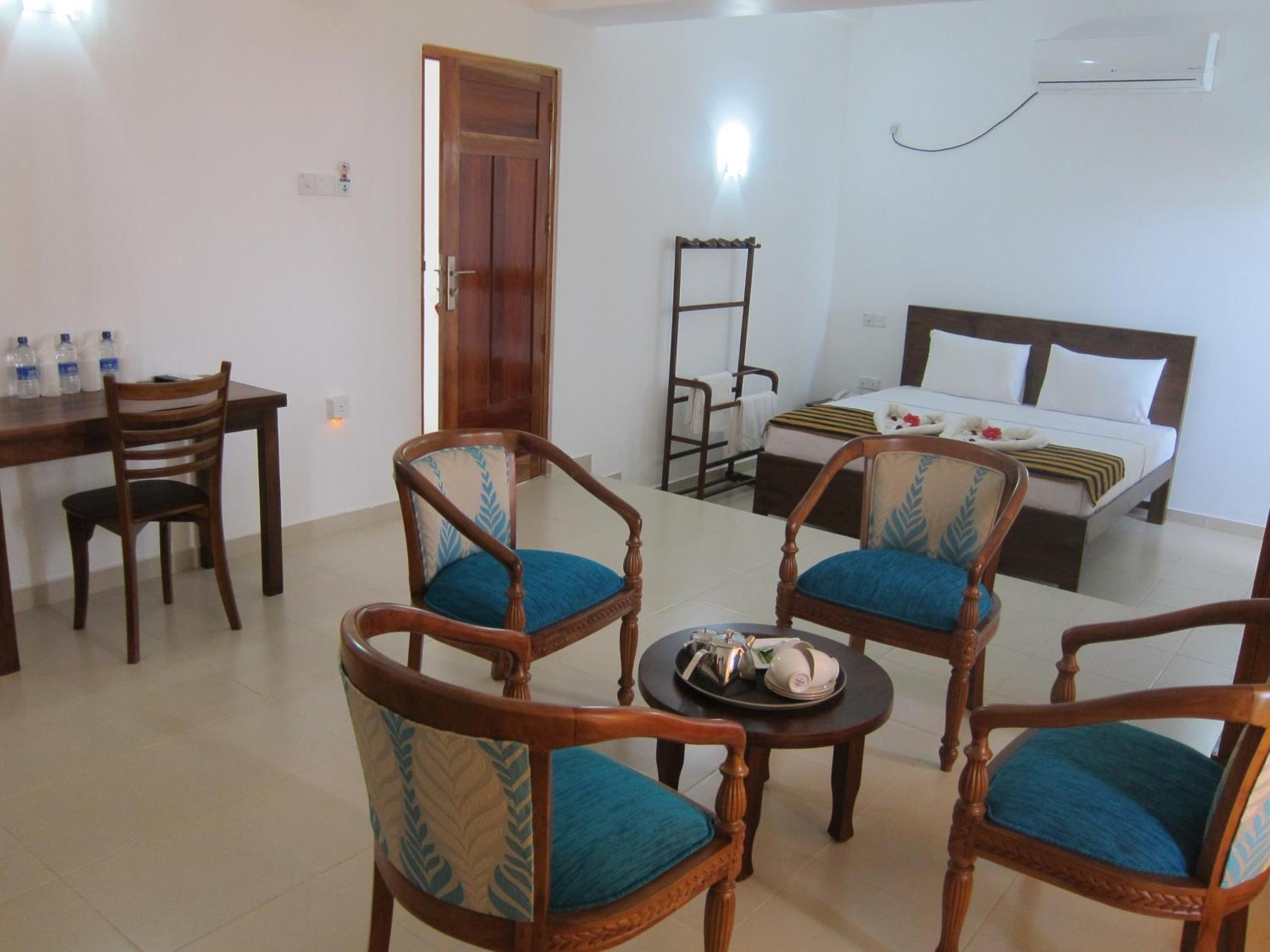 Hotel Oviya Vavuniya Zewnętrze zdjęcie