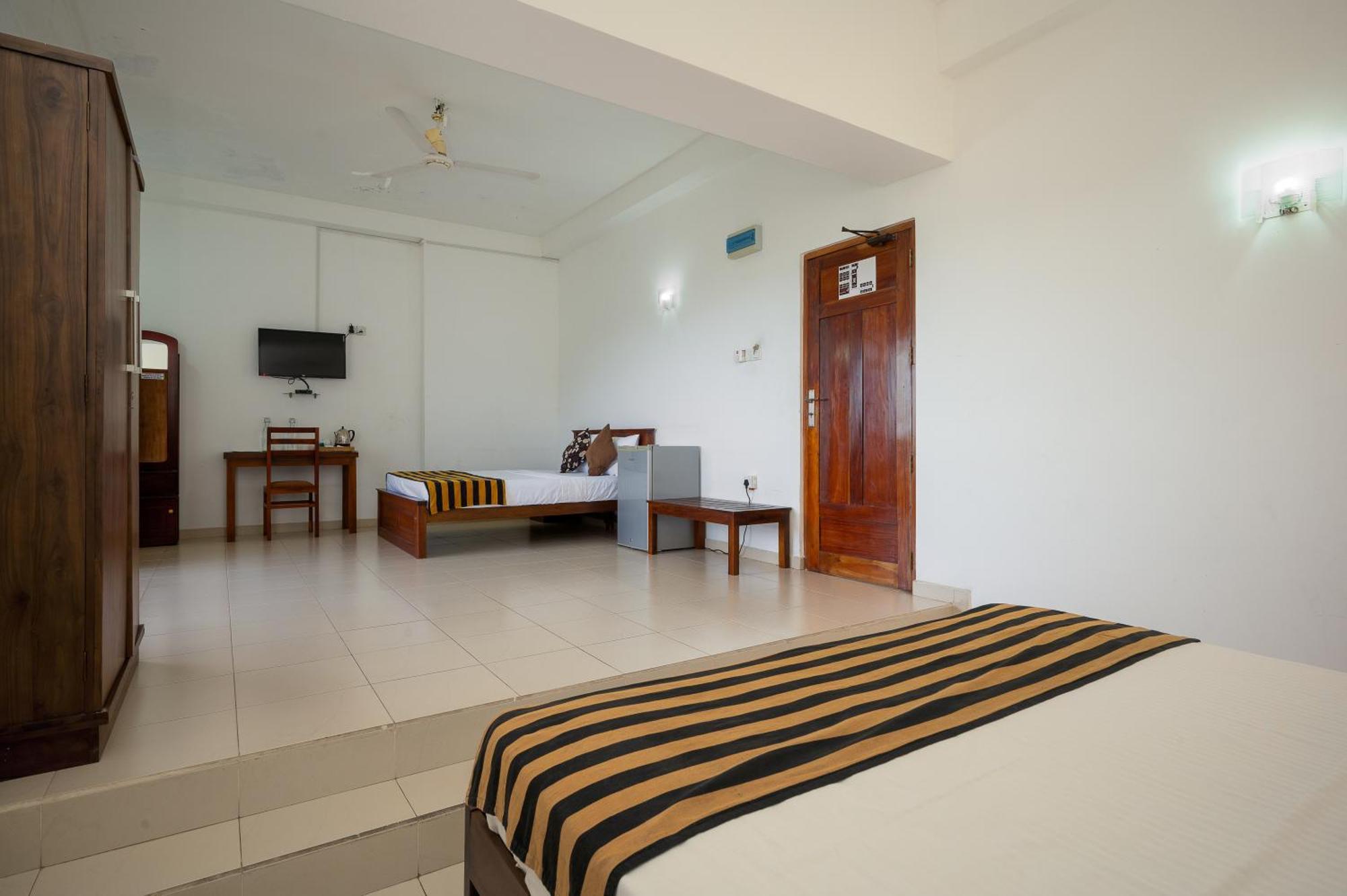 Hotel Oviya Vavuniya Zewnętrze zdjęcie