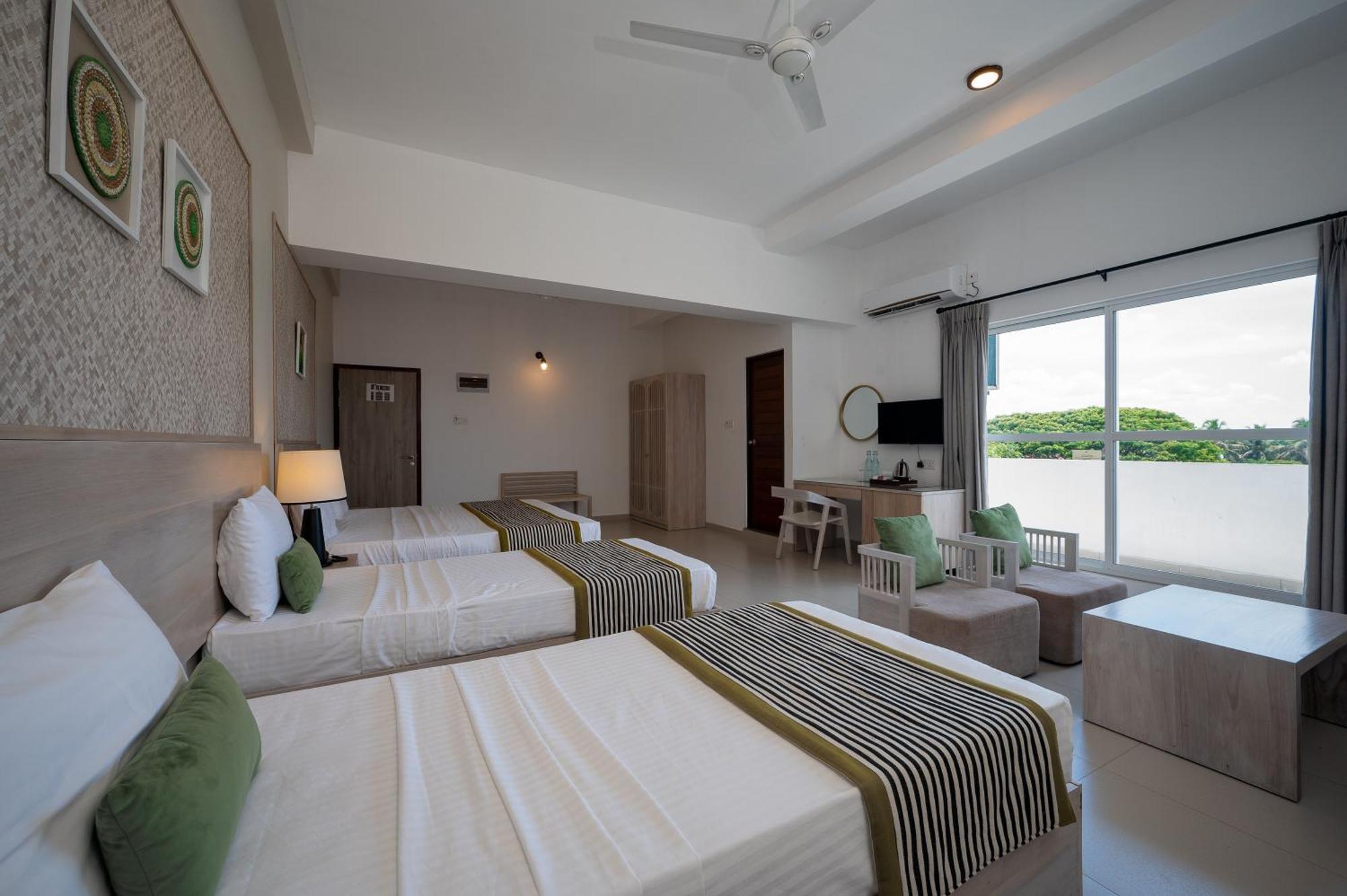 Hotel Oviya Vavuniya Zewnętrze zdjęcie