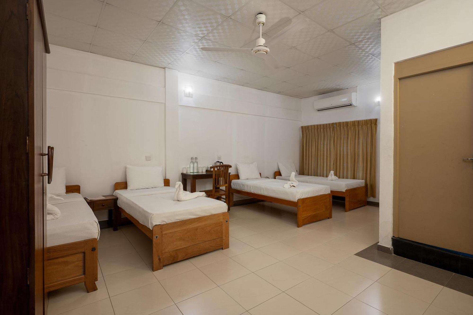 Hotel Oviya Vavuniya Zewnętrze zdjęcie