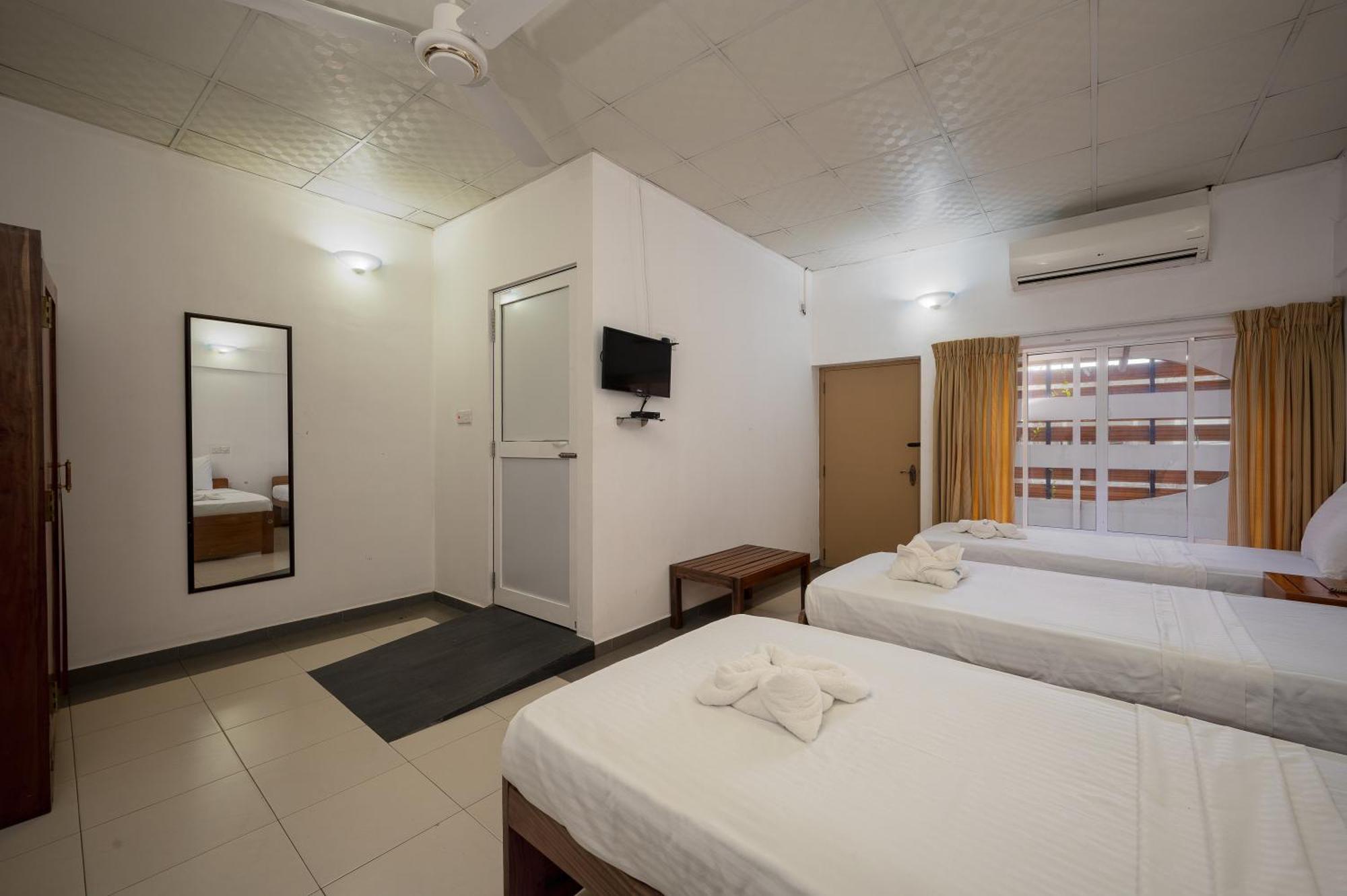 Hotel Oviya Vavuniya Zewnętrze zdjęcie