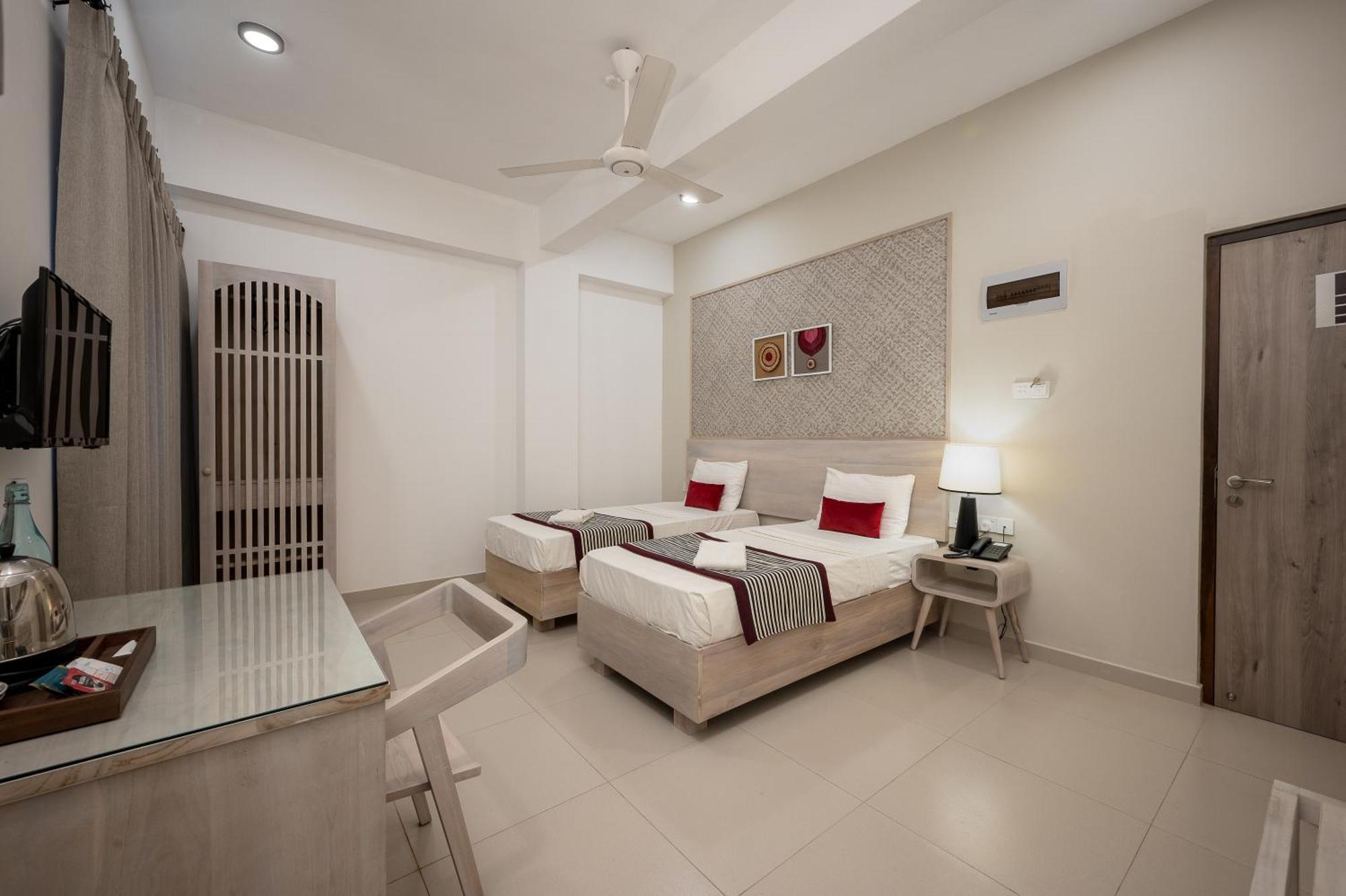 Hotel Oviya Vavuniya Zewnętrze zdjęcie