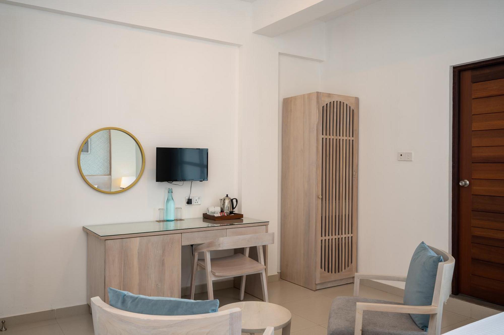 Hotel Oviya Vavuniya Zewnętrze zdjęcie