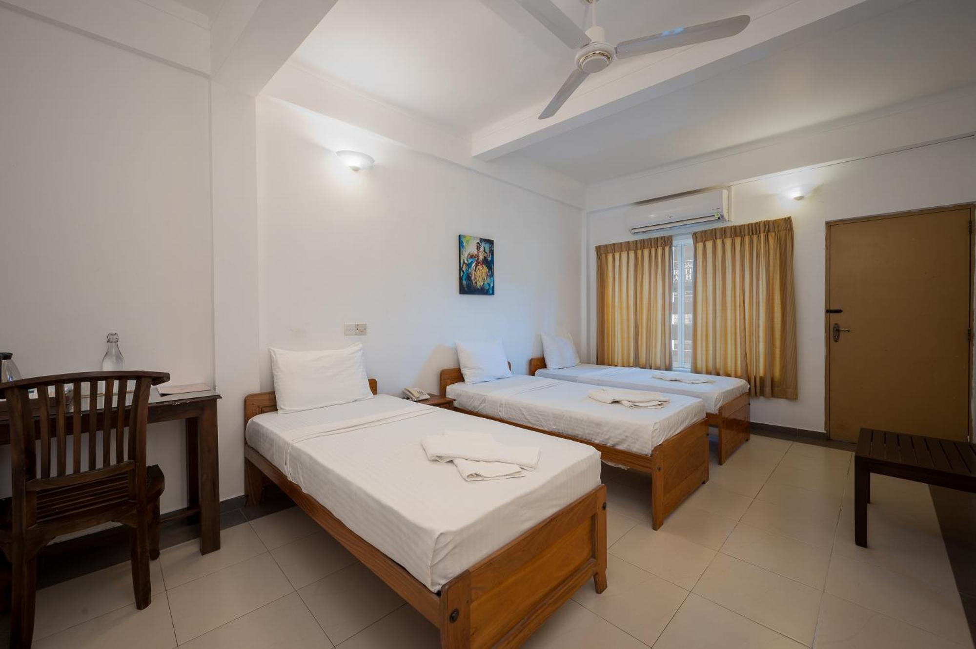 Hotel Oviya Vavuniya Zewnętrze zdjęcie