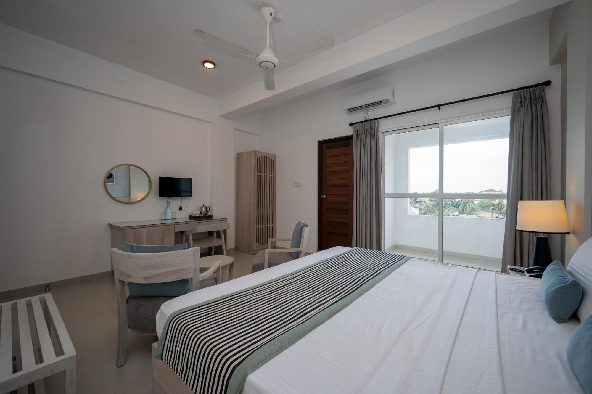 Hotel Oviya Vavuniya Zewnętrze zdjęcie
