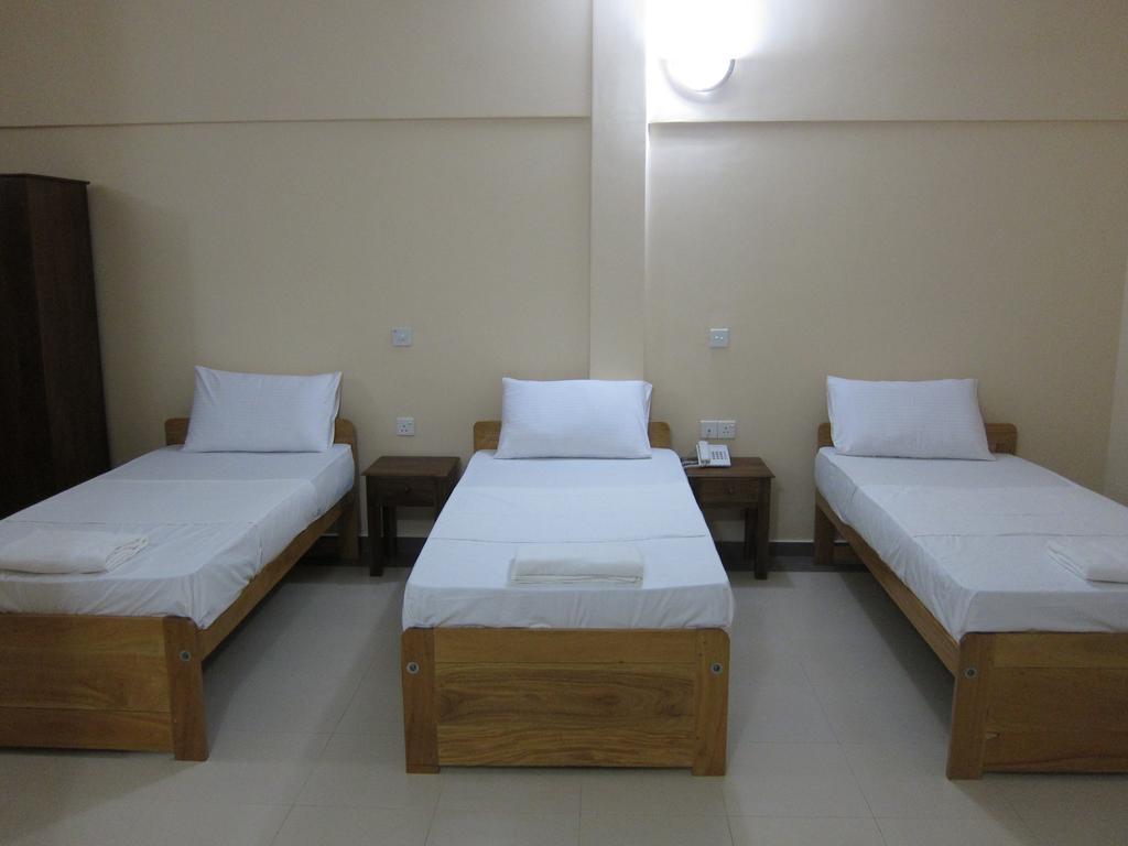 Hotel Oviya Vavuniya Zewnętrze zdjęcie