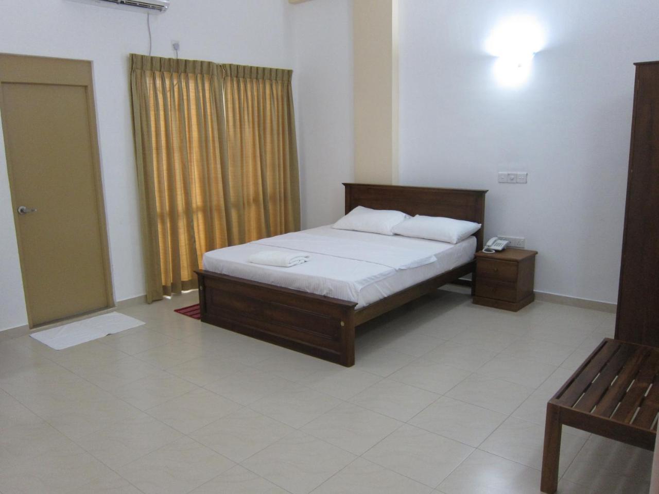 Hotel Oviya Vavuniya Zewnętrze zdjęcie