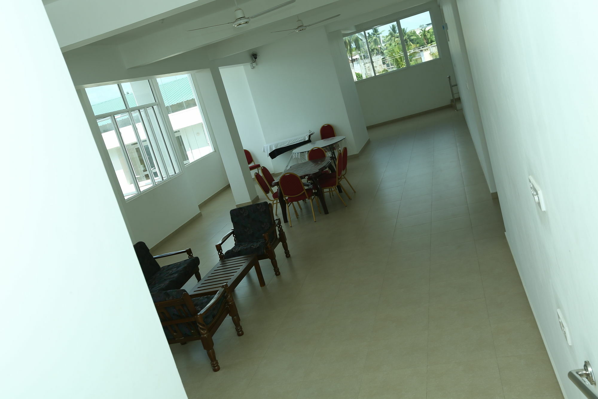 Hotel Oviya Vavuniya Zewnętrze zdjęcie