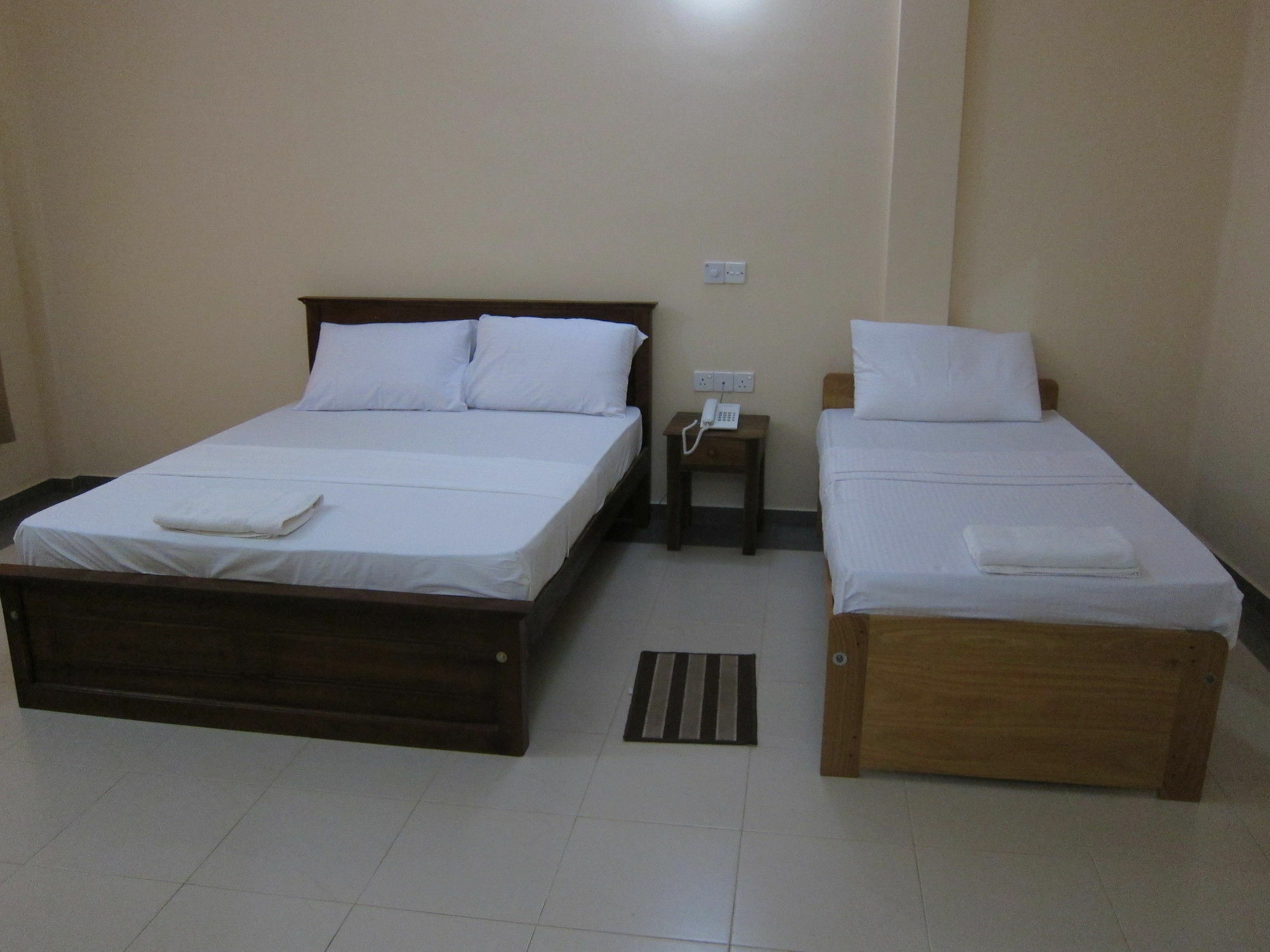 Hotel Oviya Vavuniya Zewnętrze zdjęcie