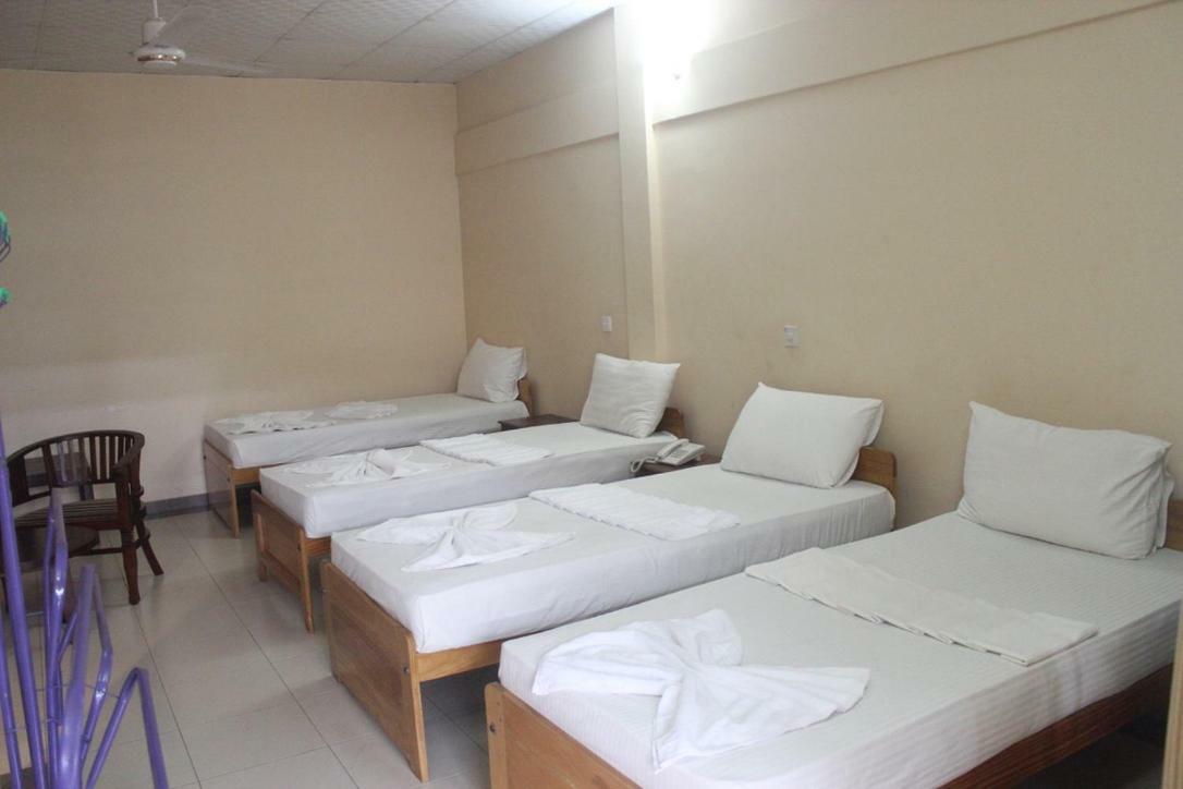 Hotel Oviya Vavuniya Zewnętrze zdjęcie